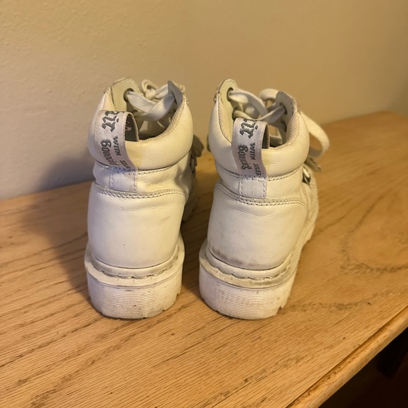 Dr Martens Zulma Women’s Virginia Leather Chunky Boot/Sneaker in White Size 8 - Picture 8 of 8